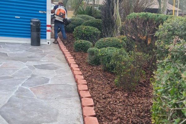 Mulching in Pace FL 32571